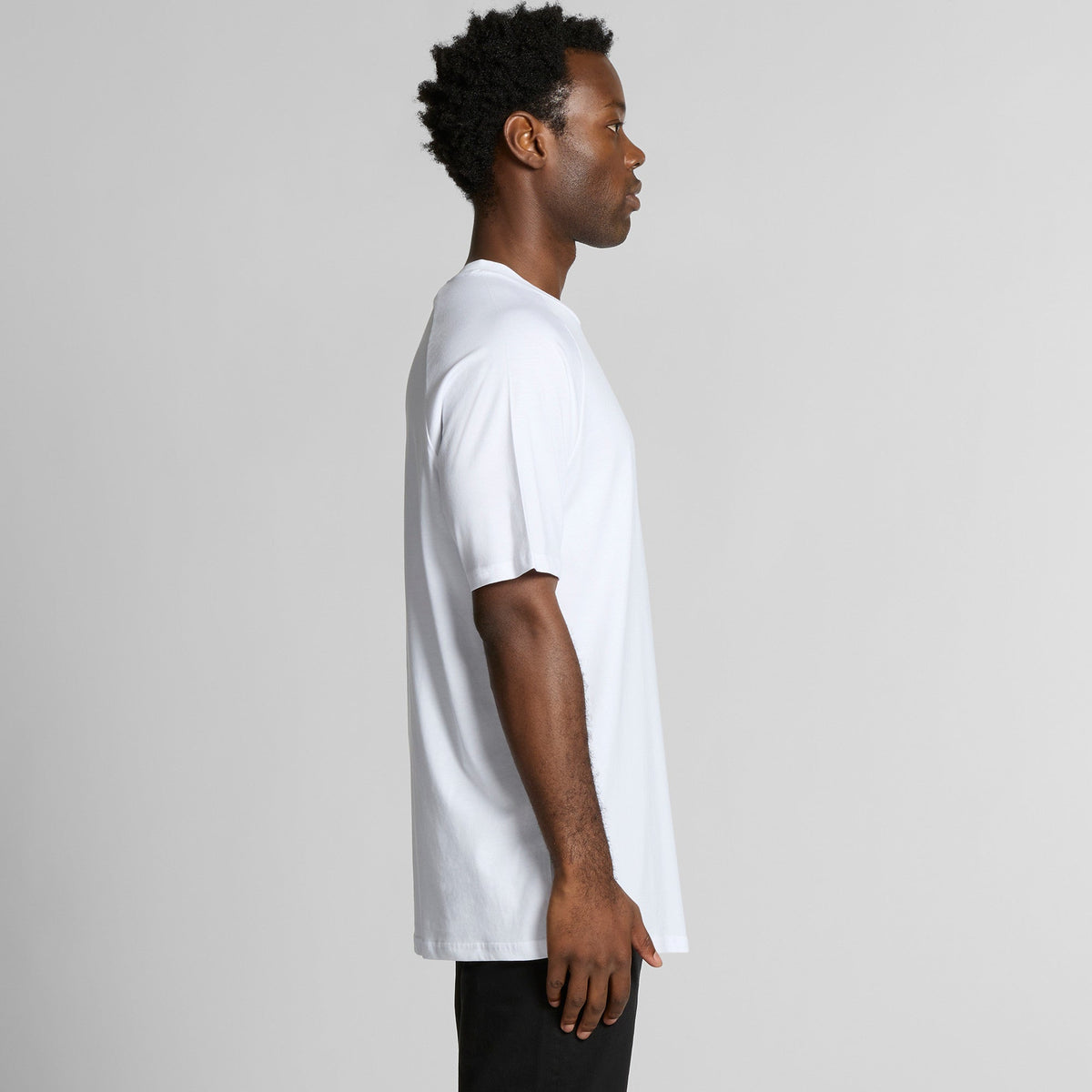 White plain t-shirt with short sleeves and crew neck.