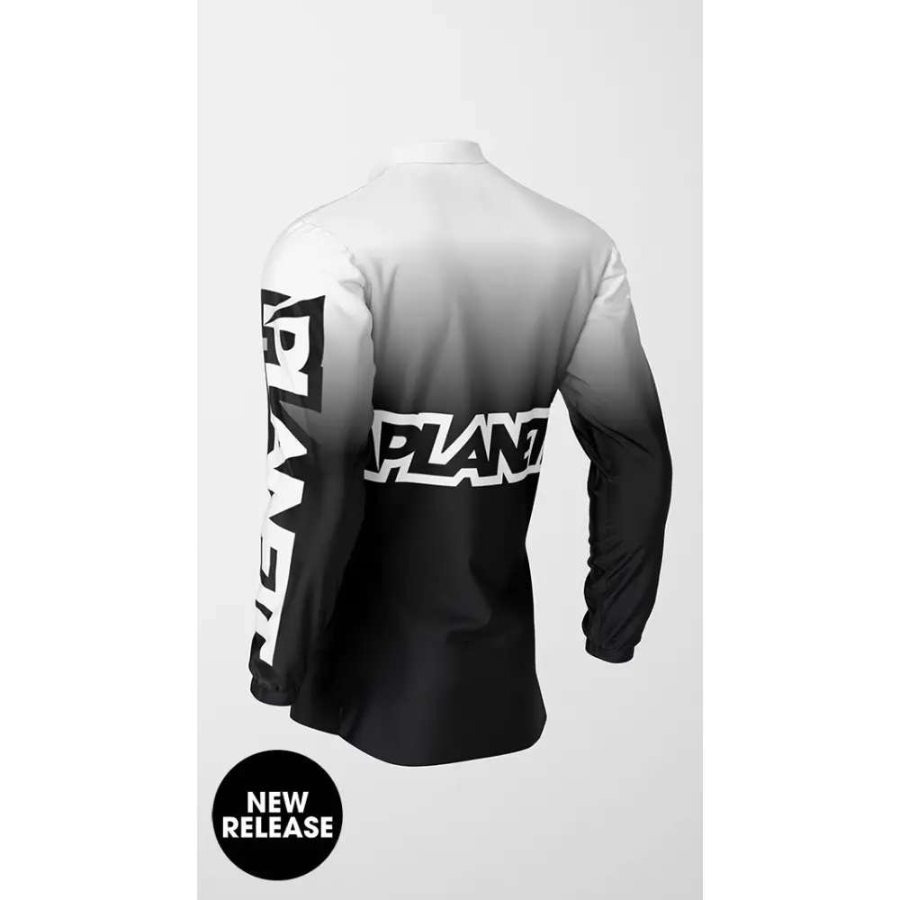 Black and white gradient long-sleeved shirt.