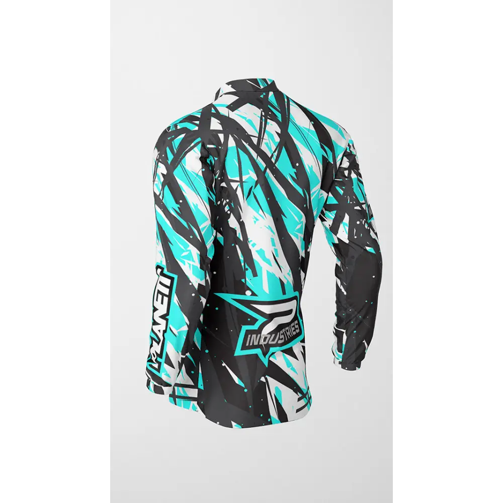 Long-sleeved patterned shirt.