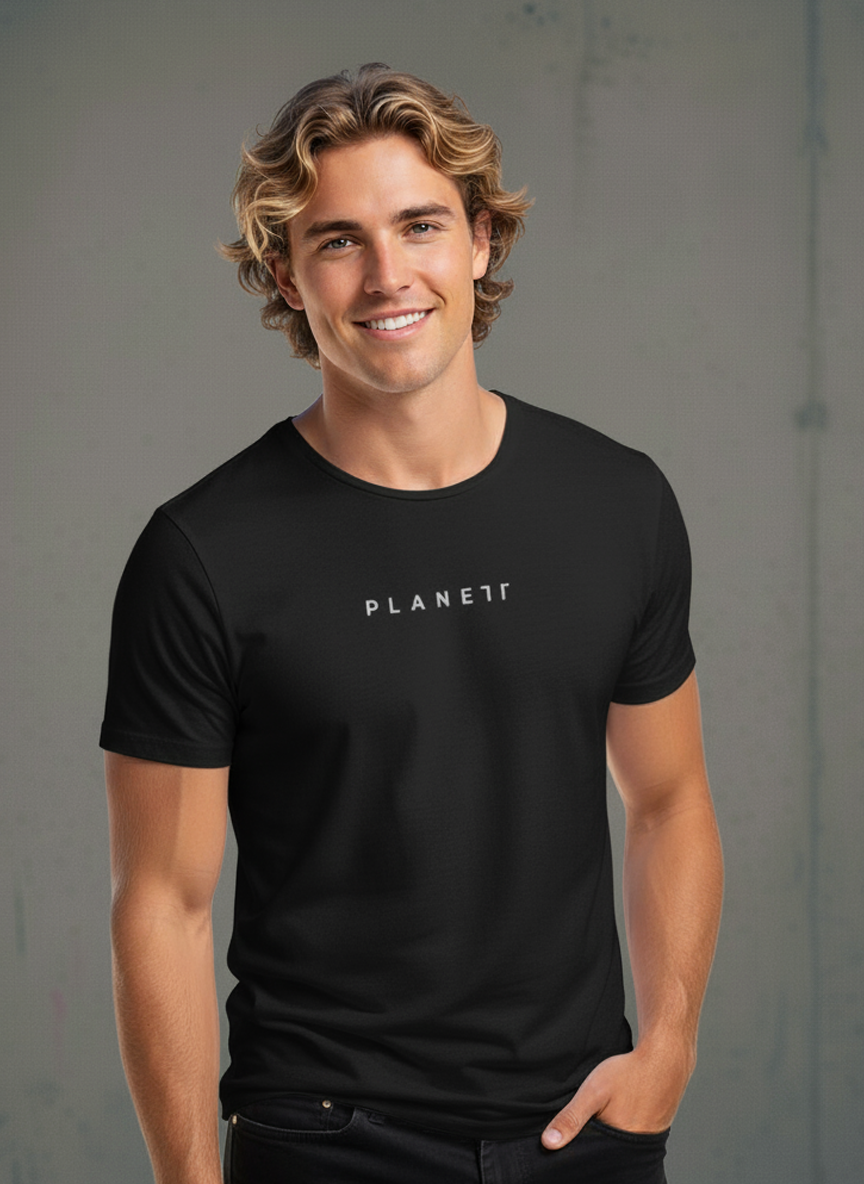 Men’s black short-sleeve crew neck t-shirt.