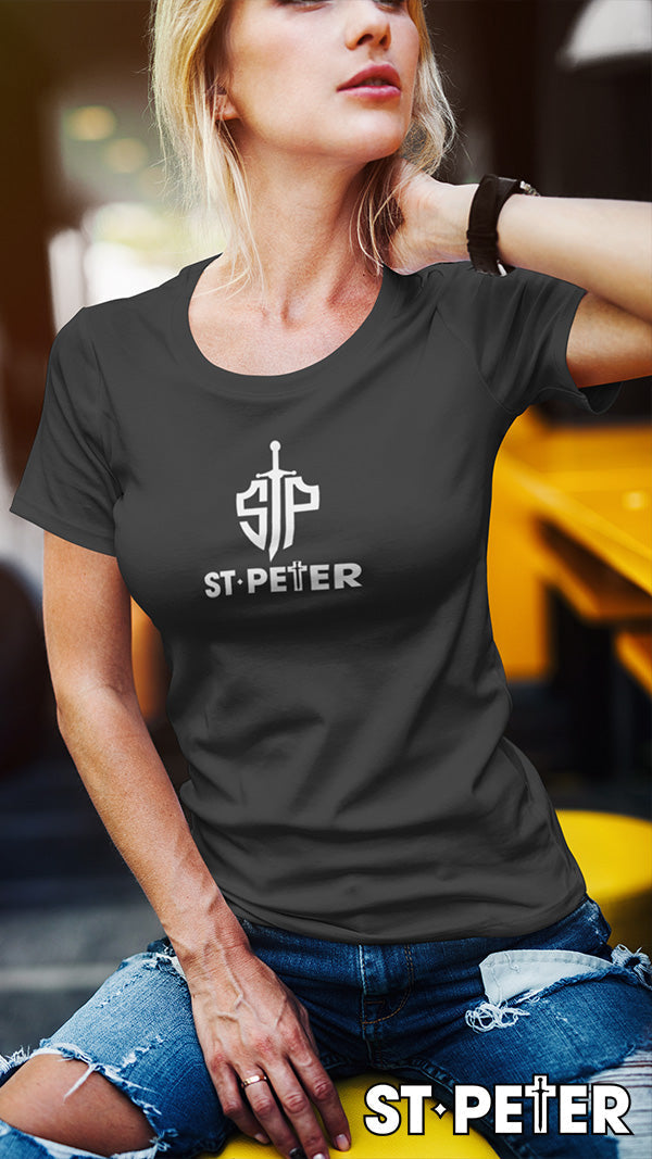 Gray t-shirt with logo.