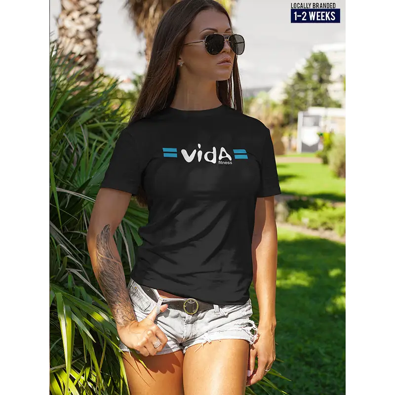 Black t-shirt with ’Vida’ graphic.