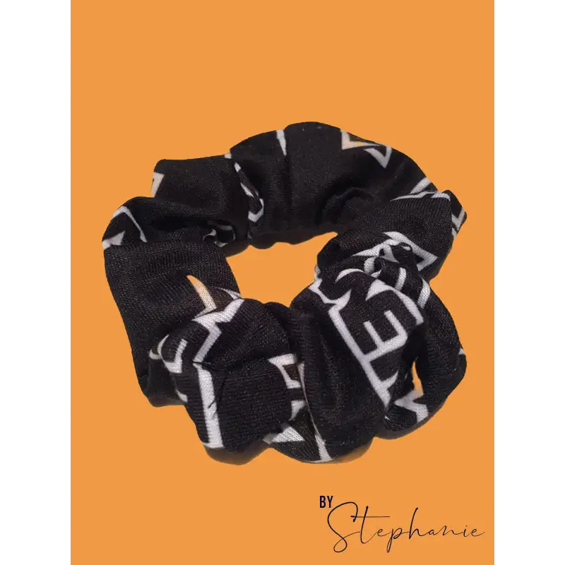 Black and white patterned scrunchie.
