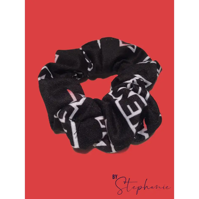 Black and white patterned scrunchie.