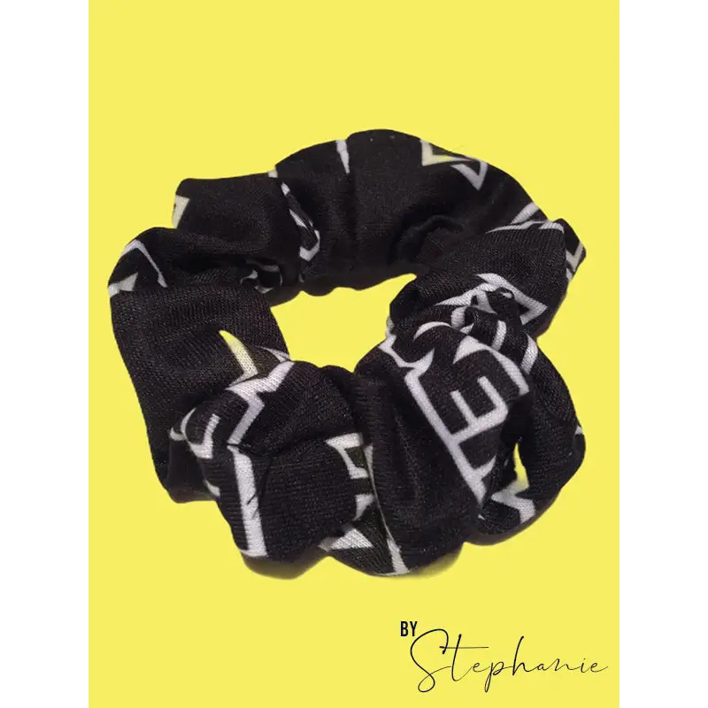 Black and white patterned scrunchie.