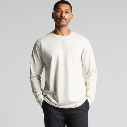 Cream-colored crew neck long-sleeve t-shirt with ribbed cuffs and hem, made of soft cotton.