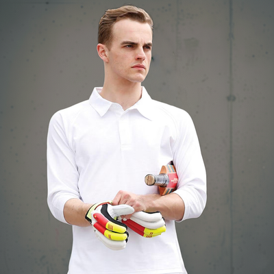 White polo shirt with long sleeves and collar, made of cotton.