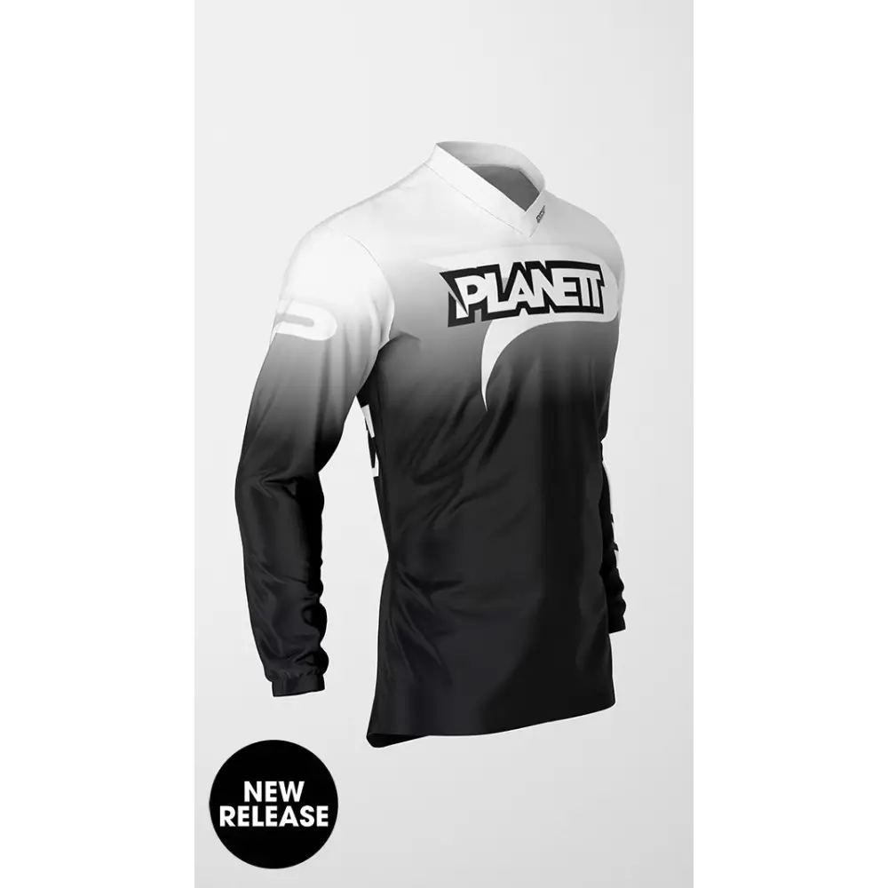 Black and white gradient long-sleeved shirt.