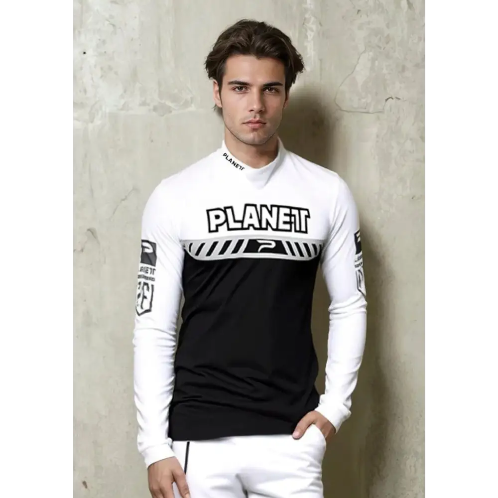 Two-tone long-sleeved shirt.