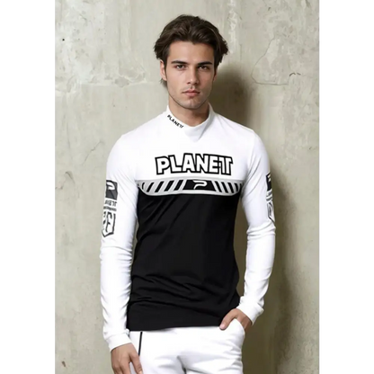 Two-tone long-sleeved shirt.