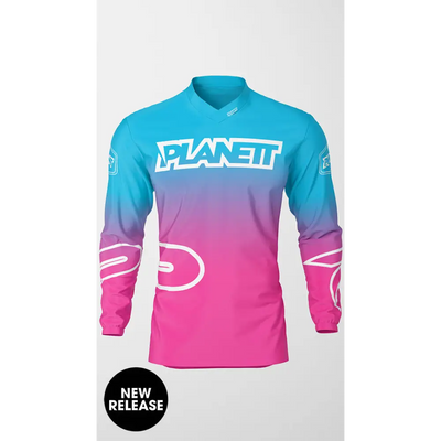 Long-sleeved gradient jersey.