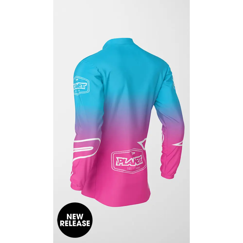 Long-sleeved gradient jersey.