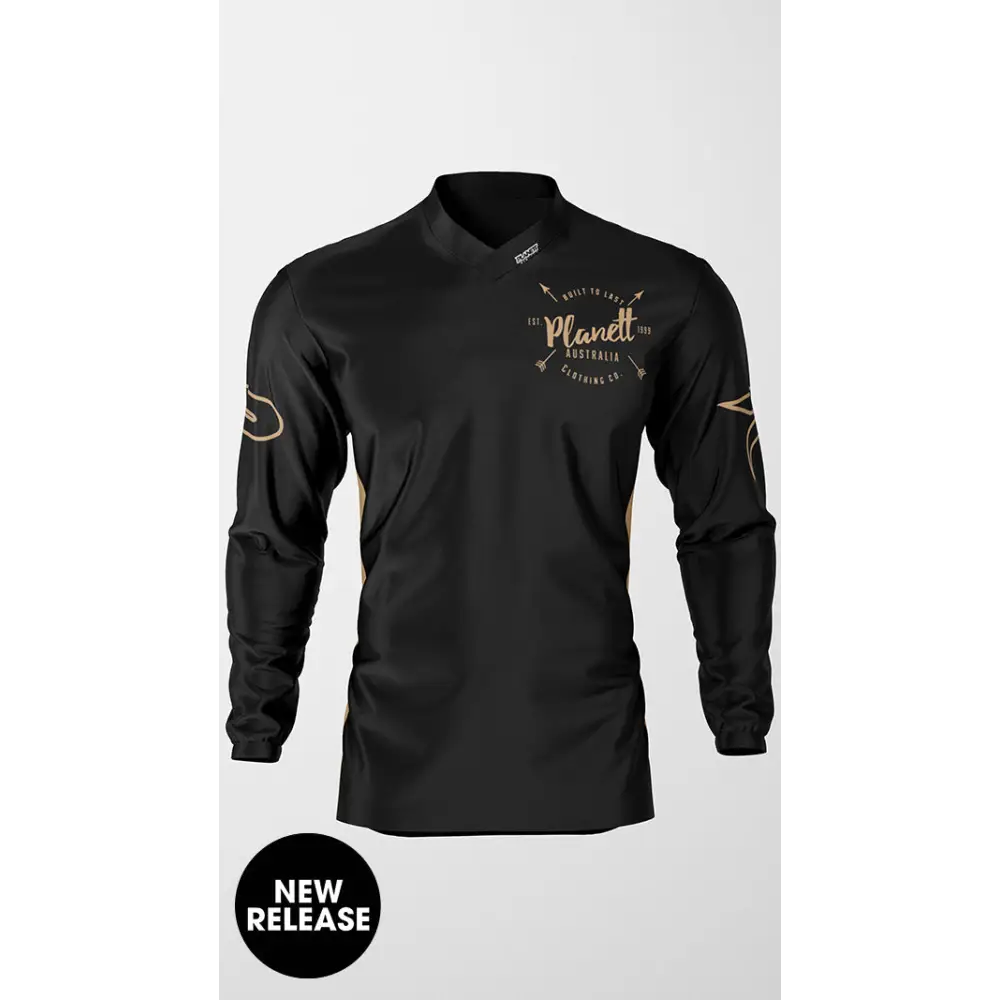 Black long-sleeved shirt.