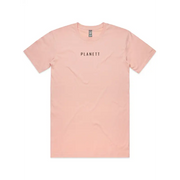 Pink t-shirt with ’PLANETT’ text.