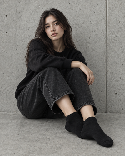 Ankle Socks 1204 on a model