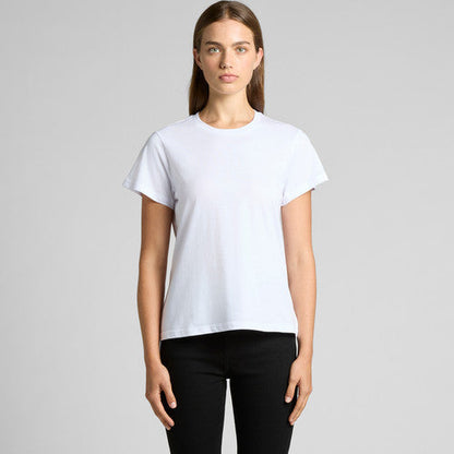 White t-shirt with short sleeves and crew neck, made of cotton.