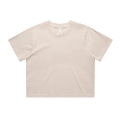 Beige cropped t-shirt with short sleeves and a crew neck.
