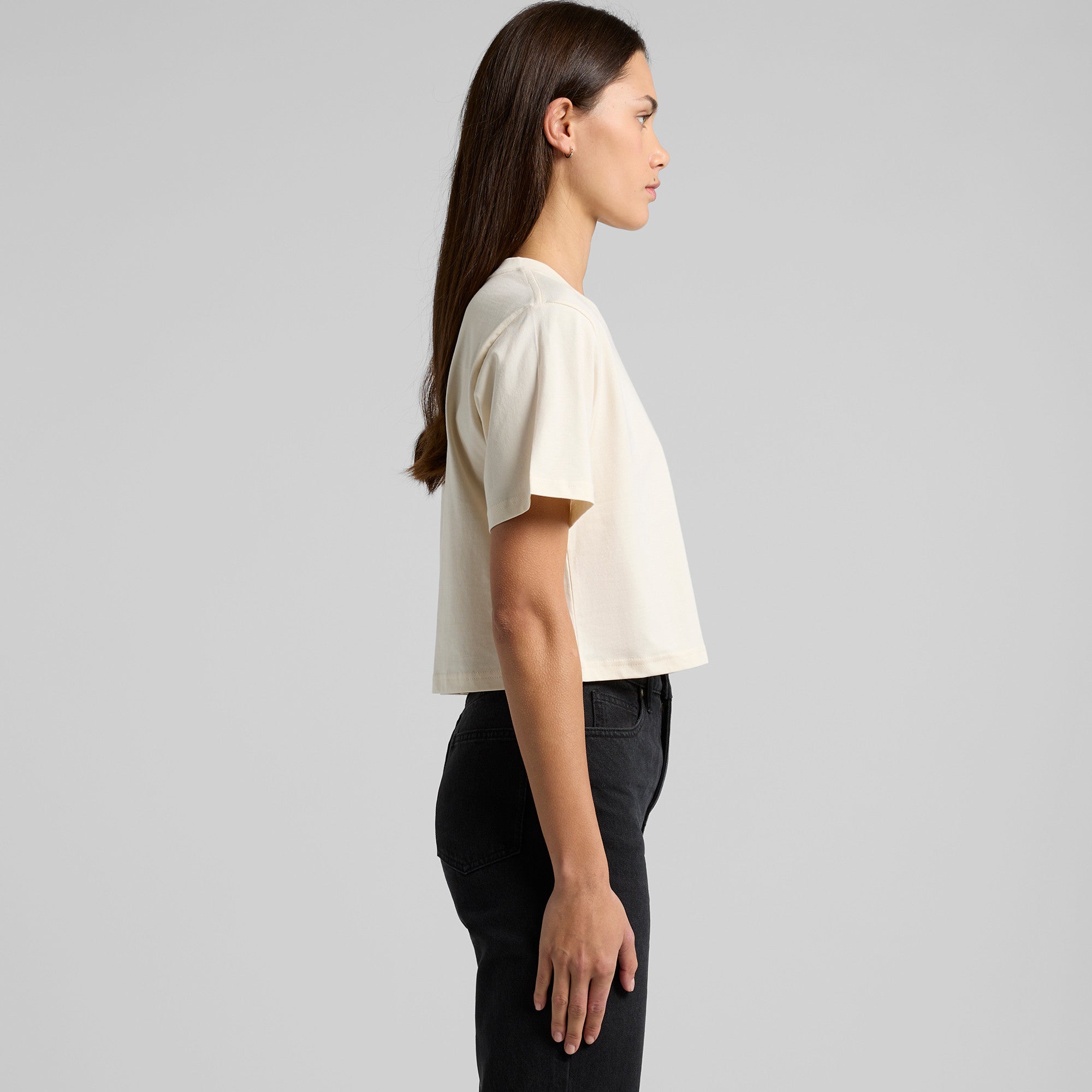 Cream cropped t-shirt with puff sleeves and black jeans.