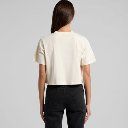 Cream cropped t-shirt with short sleeves and a relaxed fit.