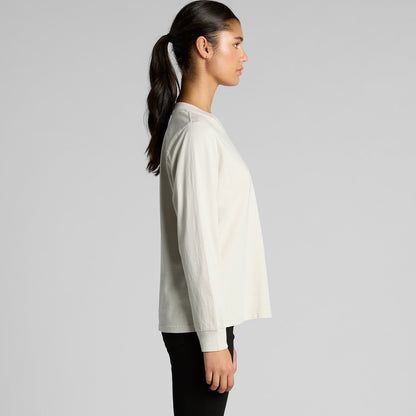 Cream long-sleeved sweatshirt with ribbed cuffs and hem, made of soft cotton