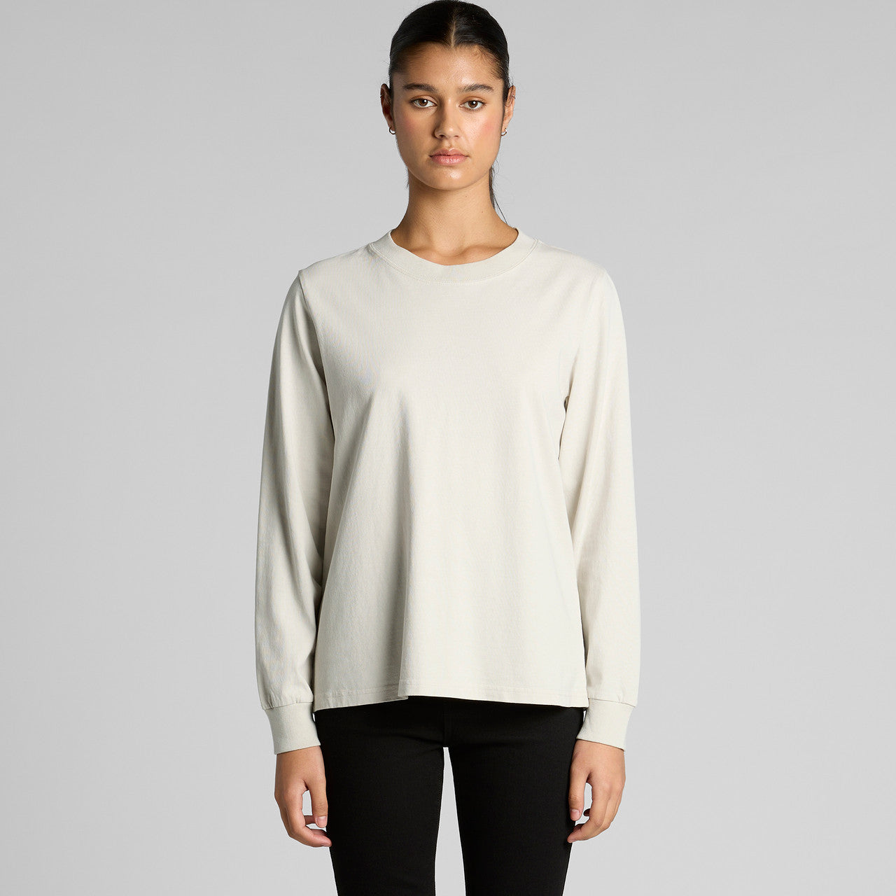 Cream long-sleeved sweatshirt with a relaxed fit and crew neck.