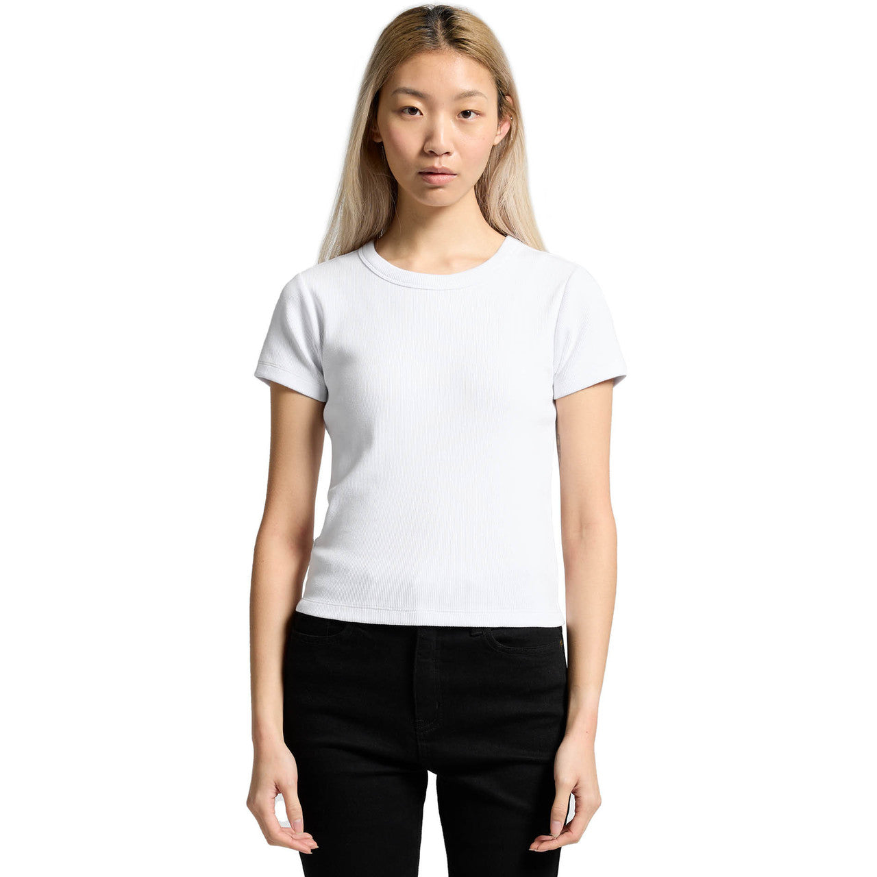 White crew neck t-shirt with short sleeves and ribbed cuffs, made of cotton.