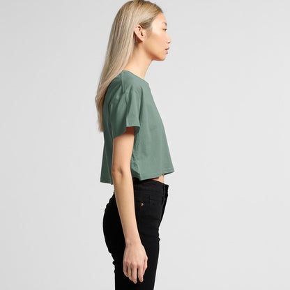 Green cropped t-shirt with black pants