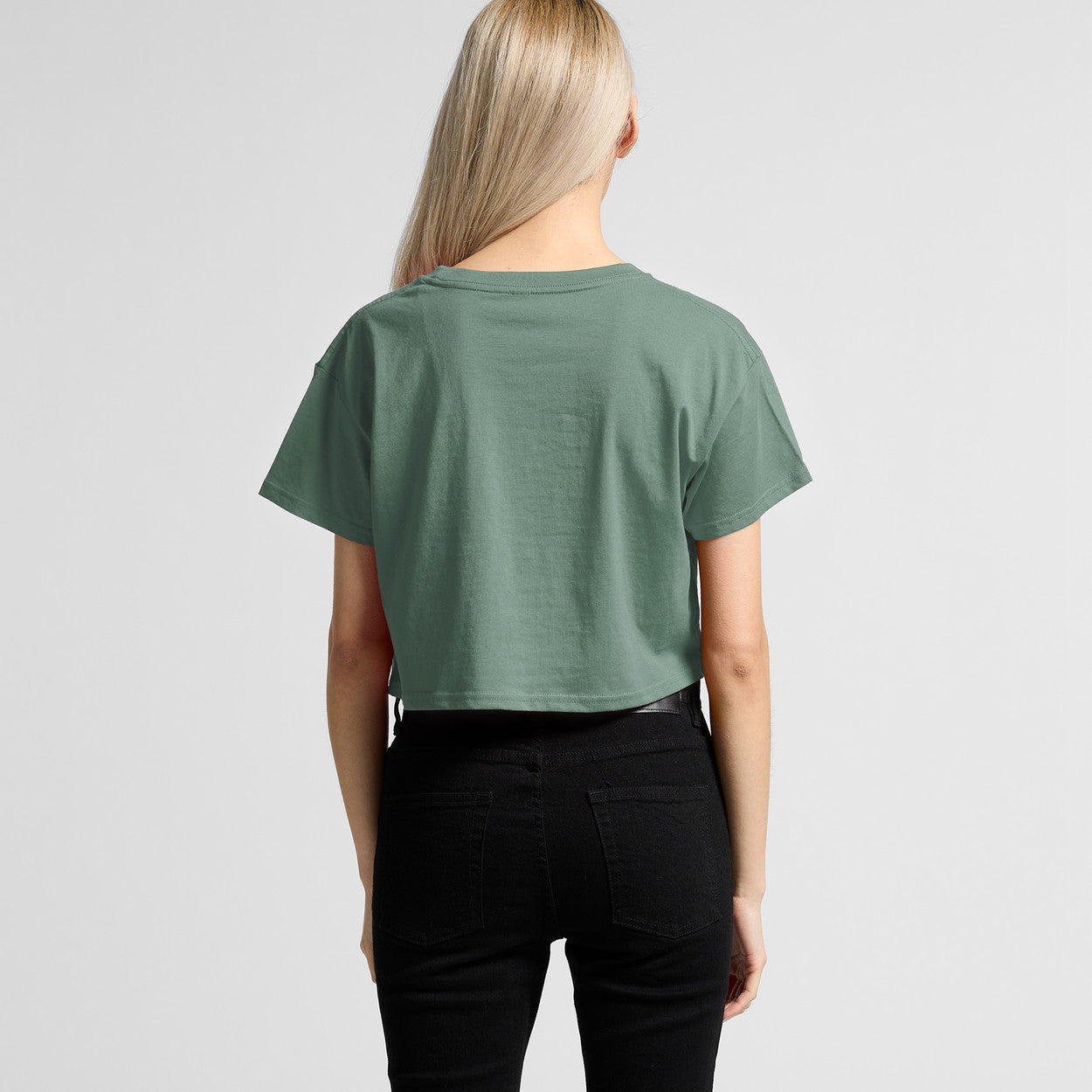 Green cropped tee with short sleeves and a relaxed fit.