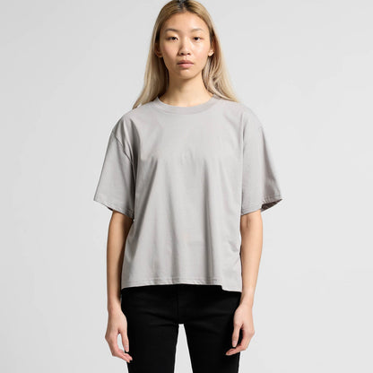 Light gray oversized t-shirt with black sleeves and hem, made of cotton.
